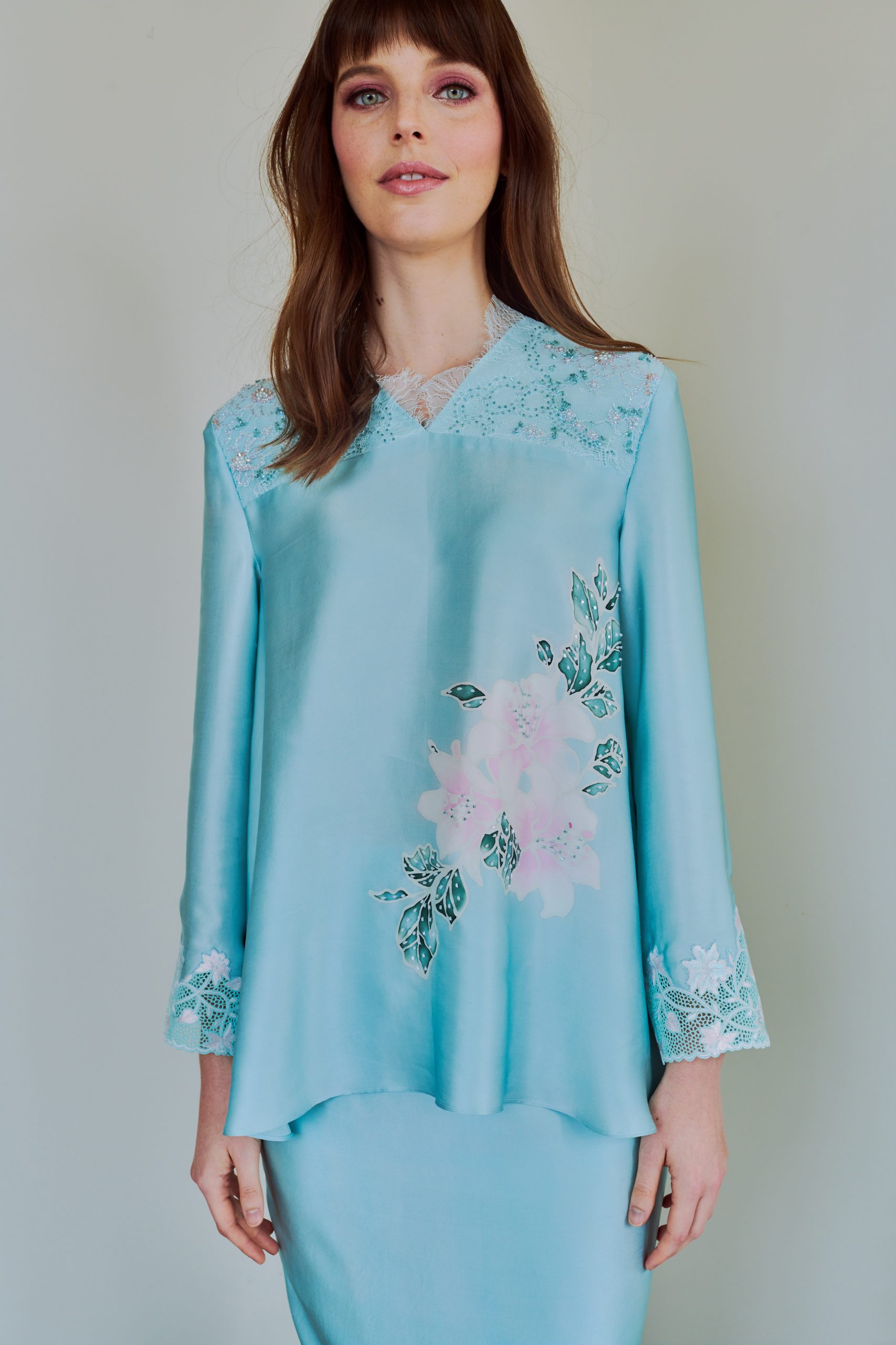 Bunga Lily in Turqoise Blue - Image 3